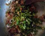 A picture of step 3 of Green capsicum sauce.