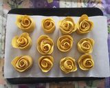 Foto del passaggio 9 della ricetta Rose di pasta fresca con ripieno di patate e salsiccia