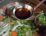 Foto langkah ke 4 dari resep Soup Ayam Jamur.