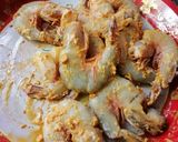 Gambar langkah 1 resipi Buttermilk Prawn.