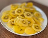 Foto del passaggio 1 della ricetta Kiwi Giallo Essiccato