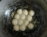 A picture of step 4 of Crunchy Sweet Balls.