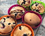 Φωτογραφία βήματος 5 της συνταγής Raspberry-Blueberry muffins με λεμονάτο γλάσο