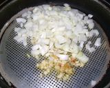 Foto del paso 1 de la receta: Pollo reciclado con tomate