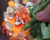 Foto langkah ke 8 dari resep Capcai Sayur Baso by @mrs_purnama_05.