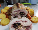 Foto del paso 10 de la receta: Lomo relleno de ciruelas, piñones, bacon, jamón York y queso