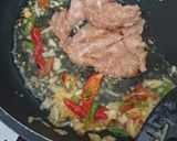 รูปขั้นตอนการทำที่ 2 ของ ผัดมะเขือยาวกับหมูกุ้งสับ