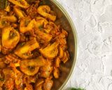 A picture of step 10 of Mushroom curry.