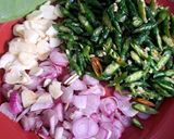 Foto langkah ke 1 dari resep Cumi pete cabe hijau.