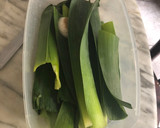 Foto del passaggio 1 della ricetta Pesto/ vellutata di foglie di porro