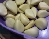 Foto langkah ke 1 dari resep Kacang goreng bawang putih daun jeruk renyah.