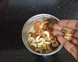 கேழ்வரகு லட்டு ரெசிபி ஸ்டேப் 2 புகைப்படம்