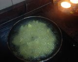 Foto del paso 2 de la receta: Filetes con papas fritas aromatizadas y ensalada