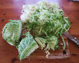 Foto del paso 2 de la receta: Col rizada fermentada con jengibre y anís