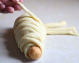 A picture of step 8 of Stuffed Sausage Bread Rolls.
