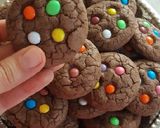 عکس مرحله 5 از دستور کوکی شکلاتی با تزیین اسمارتیز 🍪