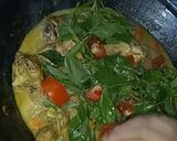Foto langkah ke 4 dari resep Ayam kemangi bakar kuah kuning.