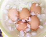 Hình bước làm 2 của món Trứng hồng đào ngâm nước tương