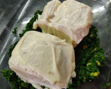 Foto del paso 4 de la receta: Bacalao con espinacas y piñones