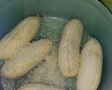 Foto langkah ke 1 dari resep Olahan pisang dan tepung tapioka Simple.