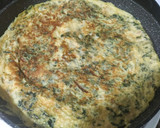 Foto del paso 7 de la receta: Tortilla de espinacas patatas cebolla y ajo