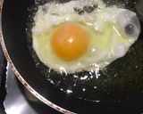 A picture of step 3 of 🍳 fried eggs.