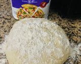 Foto del paso 1 de la receta: PIZZA FUGAZZA CON QUESO🍻🍽️🍷 🍕🍕🧀🧅🍕🍕