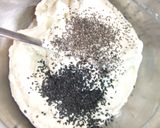 Foto del paso 2 de la receta: Crema de quesos con semillas de sésamo negro y chía