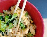Foto del paso 5 de la receta: Esto no es un arroz chino, pero parece 🍚🥦🍳