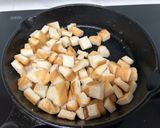 Hình bước làm 1 của món Rìa Bánh Sandwich Ngào Caramel