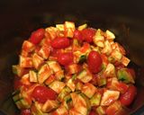 Une image de l'étape 1 de Courgettes au thon et Câpres à la sauce tomate au cookéo ou pas.