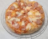 Foto langkah ke 8 dari resep Pizza Sosis Keju.