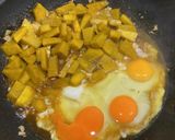 รูปขั้นตอนการทำที่ 3 ของ ฟักทองผัดไข่