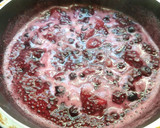 Foto del paso 2 de la receta: Mermelada de frutillas y arándanos sin azúcar 👶🏻🍓