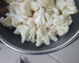 Foto langkah ke 2 dari resep Tumis kembang kol saos tiram.