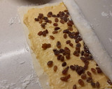 Foto del paso 5 de la receta: Caracolas de crema y pasas