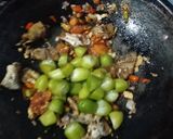 Foto langkah ke 4 dari resep 18. Ikan Asin Masak Asam Pedas.