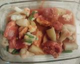 A picture of step 2 of Baked Chicken And Vegetables With Sriracha Sauce.