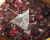 Foto del paso 1 de la receta: Cerezas y arándanos con canela, té Earl Grey y ron