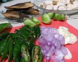 Foto langkah ke 1 dari resep Sayur Lombok Ijo Pindang Tongkol.
