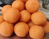 A picture of step 5 of Leftover sooji halwa laddoos..