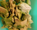 Foto del paso 2 de la receta: Salmón con arroz y aguacate al pesto