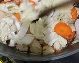 Foto langkah ke 2 dari resep Sayur Cap Cay 🍲.