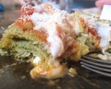 Foto del paso 3 de la receta: Crepes de espinaca rellenas de pollo, queso con salsas