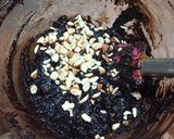 A picture of step 4 of Dates Chocolate fudge bars.