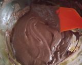 Foto langkah ke 3 dari resep Bolu potong coklat kukus.