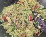 Foto langkah ke 3 dari resep Mie Ayam Hijau Goreng.