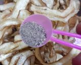 A picture of step 3 of Raw banana chips.