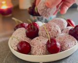 صورة لخطوة 1 من وصفة كرات طاقة بالكرز