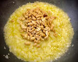 Foto del paso 2 de la receta: Langostinos con salsa de cacahuete y arroz basmati